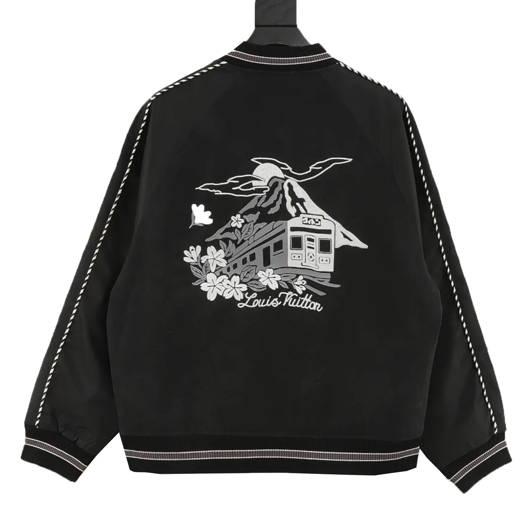 🅿️570 Louis Vuitton/Louis Vuitton embroidered letter baseball jacket, light luxury, a must-have item for daily commuting for men and women, correct version, feel free to compare · Made of customized original acetate fabric · 180g diamond-shaped quilted cotton inside, selected long-staple cotton, warm and comfortable · The chest is decorated with presbyopia floral leather patches inlaid with hot diamonds · Lapel design · Elastic waist design at the hem · Zippered side pocket design on the side · Customized original alloy snap button and puller by mold opening · Customized yarn-dyed colorful flat base thread on the cuffs · One hundred thousand needle three-dimensional embroidery by Tajima high-speed embroidery machine · Original main mark, washed label and tag packaging bag Size: XS-L